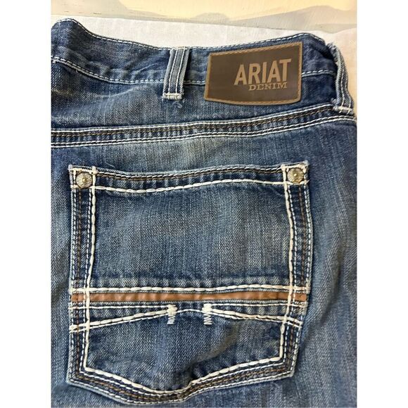 Ariat 42/34 men’s relaxed boot cut M4 jeans distressed denim rn#105037 distresse - Picture 2 of 12